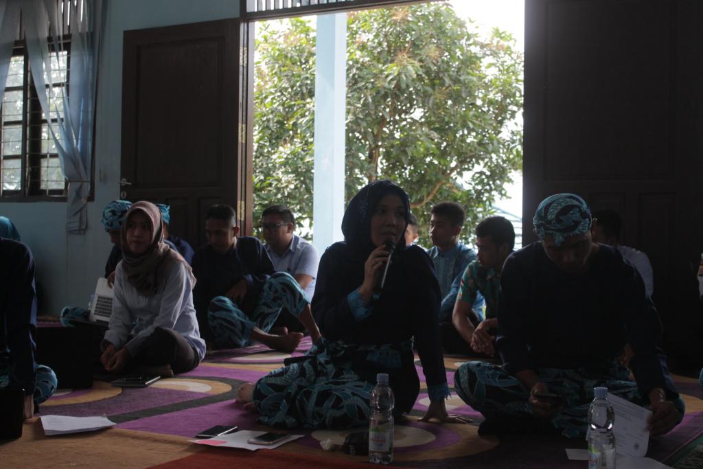 Direktur PDAM Tirta Tuah Benua Kutai Timur memberikan sambutan