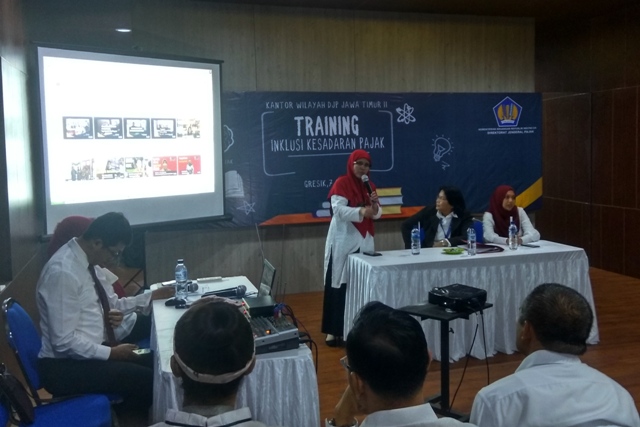 Daru Kuswardani, Kepala Seksi Kerja Sama dan Hubungan Masyarakat Kanwil DJP Jawa Timur II memaparkan tahapan-tahapan yang telah dilakukan sejak tahun 2014 dan ditandai dengan suksesnya program Pajak Bertutur pada tahun 2017. Inklusi Kesadaran Pajak adalah program jangka panjang yang diharapkan hasilnya bisa terwujud pada tahun 2030 ketika Indonesia memiliki generasi emas di tahun tersebut.
