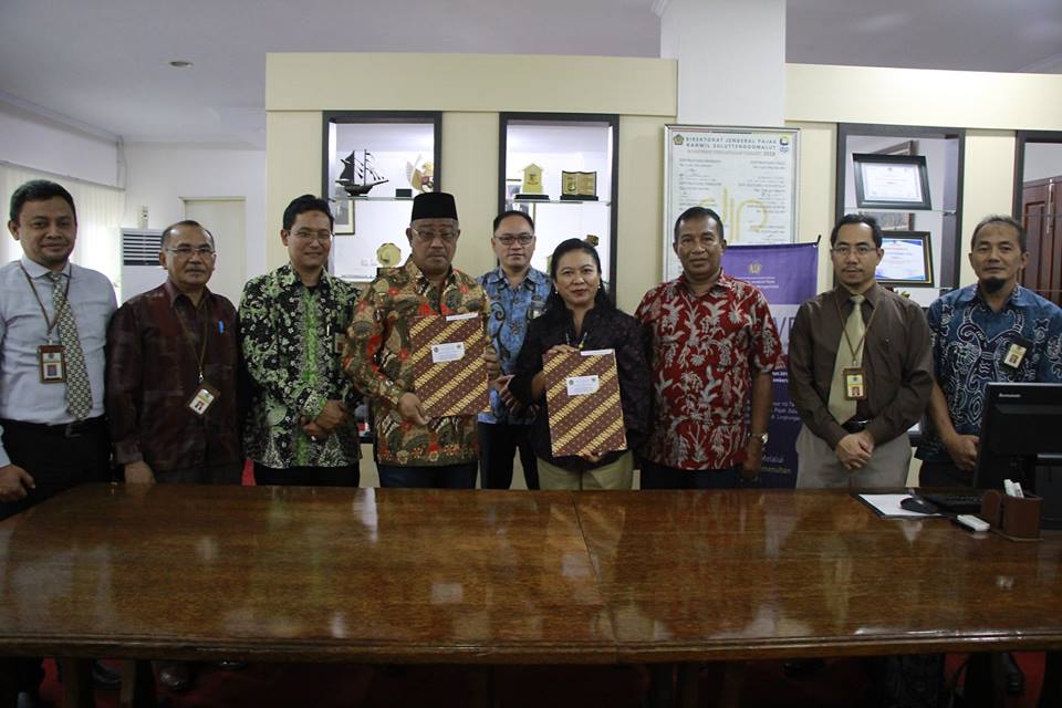 Foto Bersama Walikota Tidore dan Kakanwil DJP Sulutenggomalut