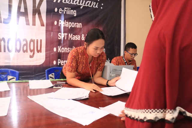 Penelitian permohonan wajib pajak oleh petugas pojok pajak