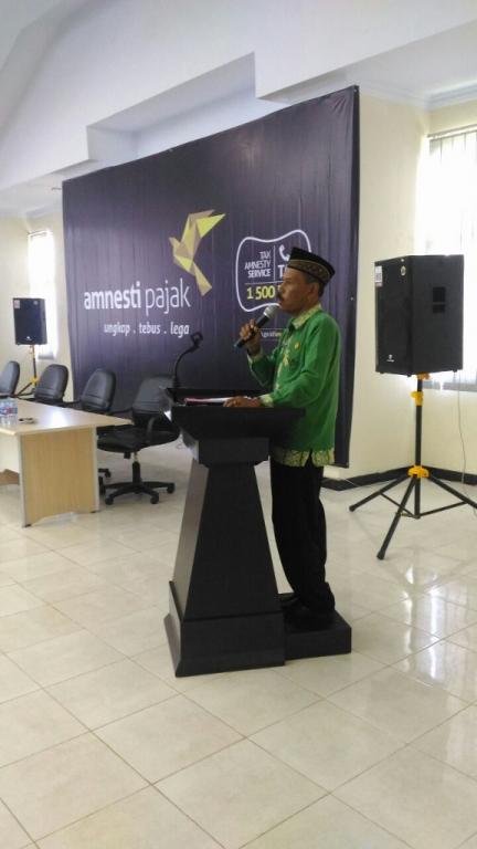 Staf Ahli Bupati Bidang Perekonomian dan Percepatan Pembangunan, Ir. H. Abdul Manaf Aldy, MM membuka Sosialisasi KPP Pratama Tapaktuan