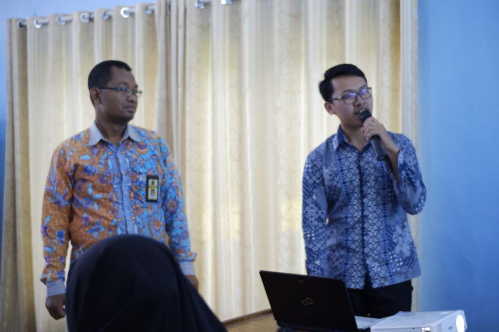 Kepala KP2KP Banggai dan staf membuka acara