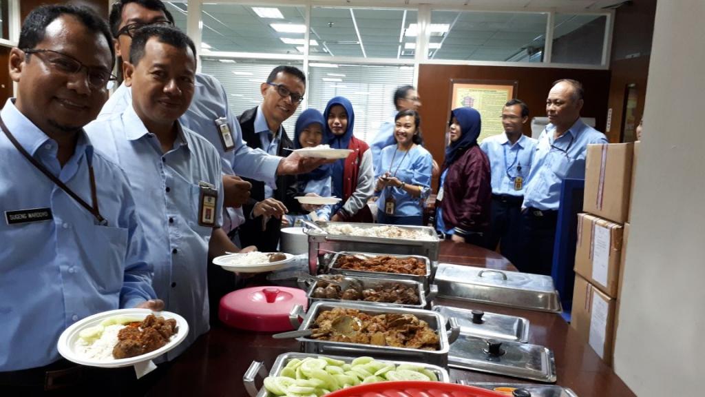 Sarapan pagi bersama seluruh anggota paguyuban
