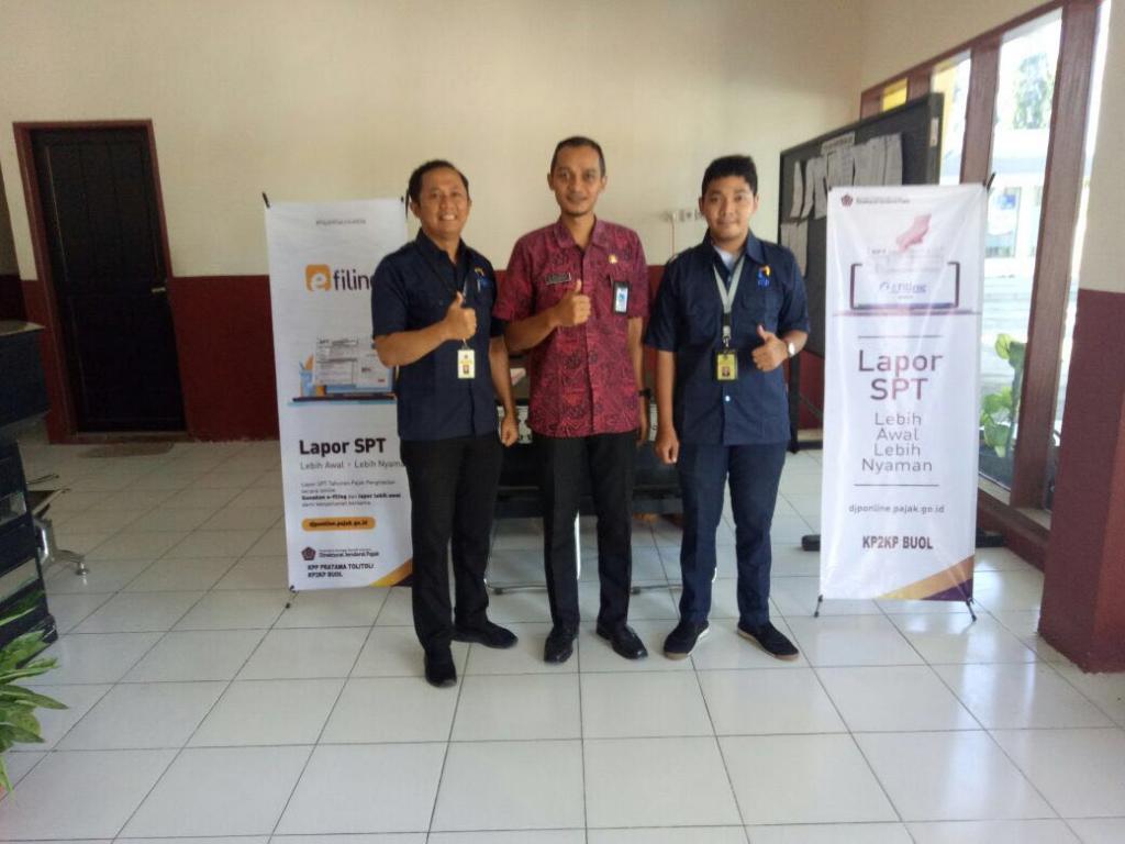 Foto bersama Kepala BPKAD Kabupaten Buol, Wahyu Setyabudhi