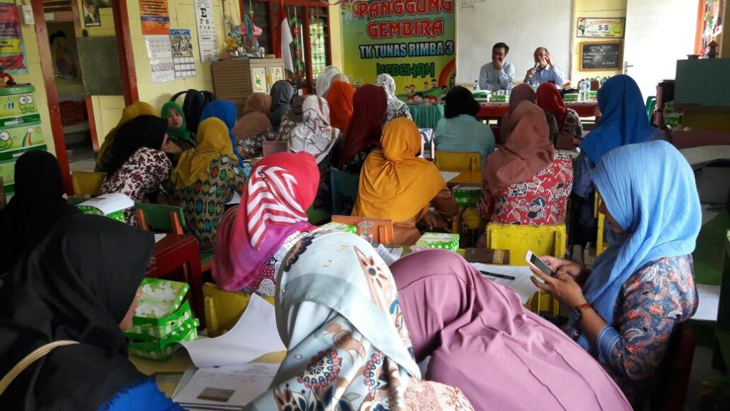 Peserta pengisian SPT Tahunan serentak antusias menyimak materi perpajaka yang disampaikan Tim KPP Pratama Bojonegoro