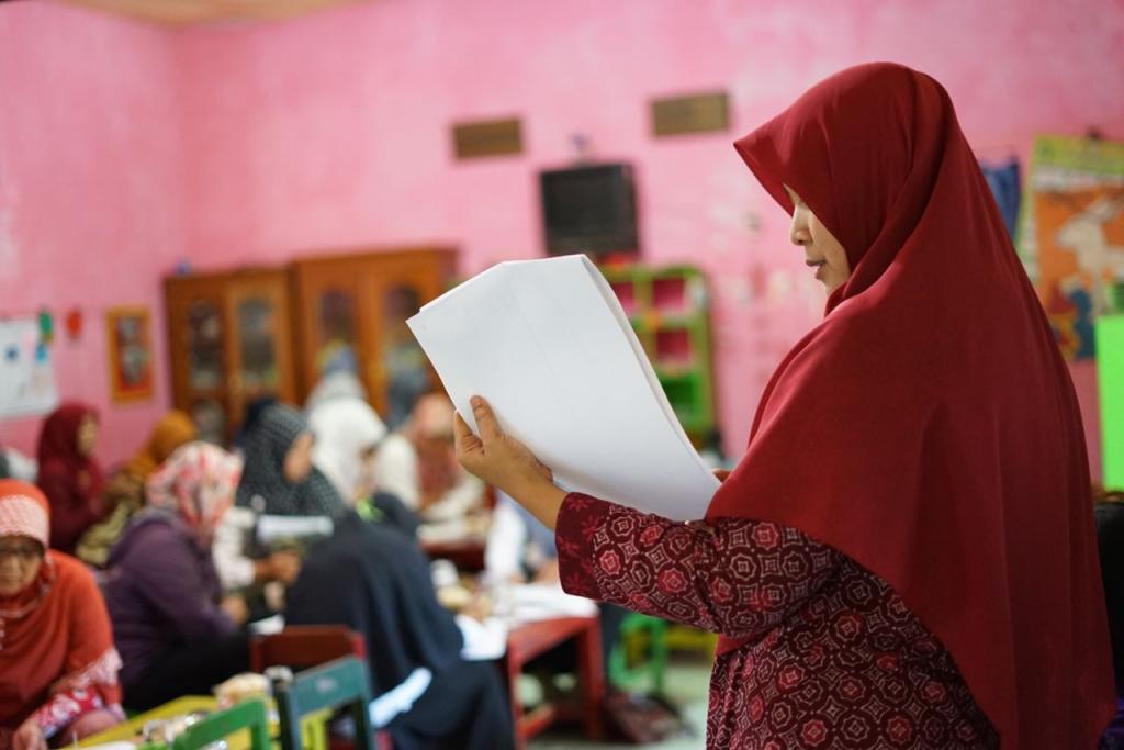 Pemateri menjawab pertanyaan dari peserta