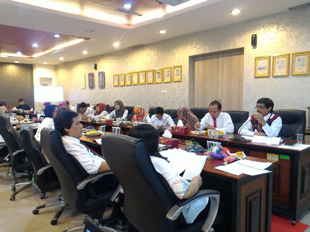 Hampir seluruh anggota tim turut hadir dalam rapat ZI