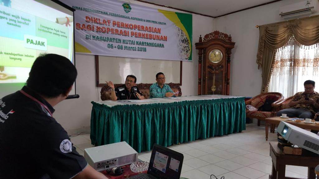 Pembukaan dan materi awal oleh Kepala Seksi Ekstensifikasi dan Penyuluhan KPP Pratama Tenggarong, Andhiputra Abidin.