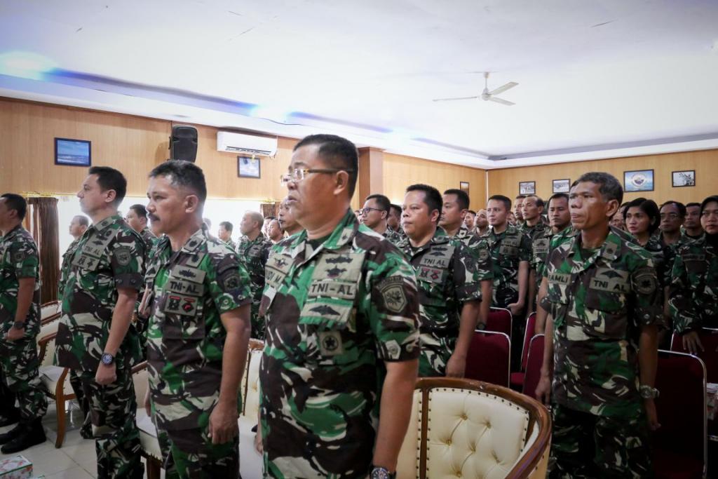 Peserta Sosialisasi Menyanyikan Lagu Indonesia Raya