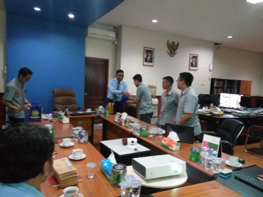 Suasana rapat dengan Kantor Pos Cabang Tenggarong.