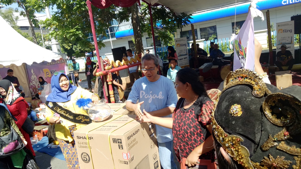 Banjir ratusan Hadiah Undian/ doorprice dengan hadiah utama mesin cuci dan kulkas