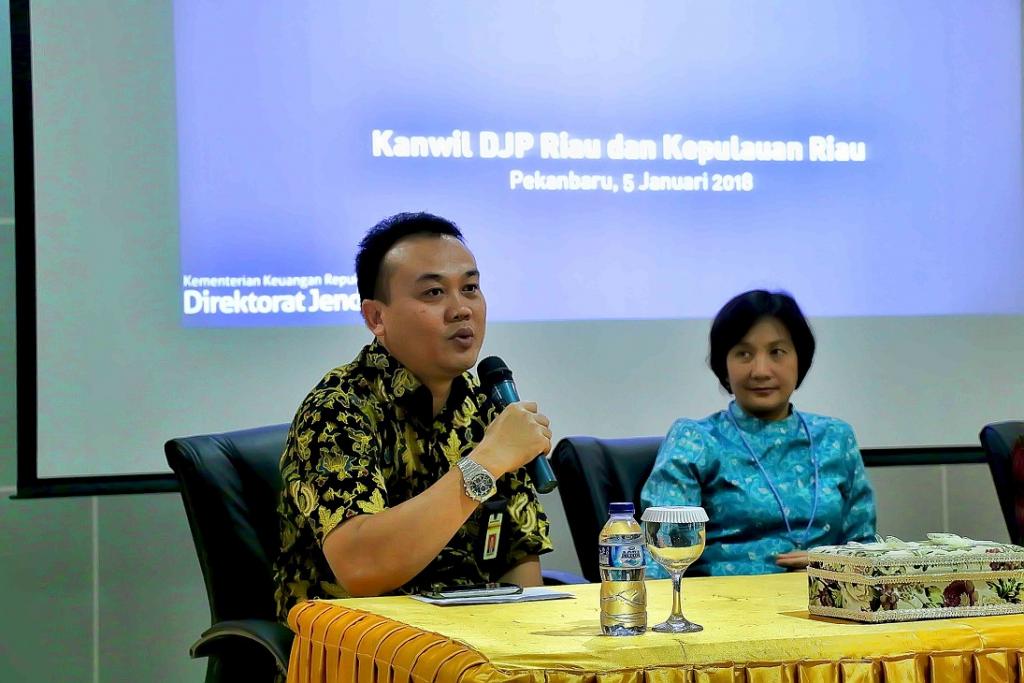 Sambutan oleh Budi Widiarso sebagai Kepala Seksi Pengelolaan Intranet dan Internet dari Direktorat Teknologi Informasi Perpajakan