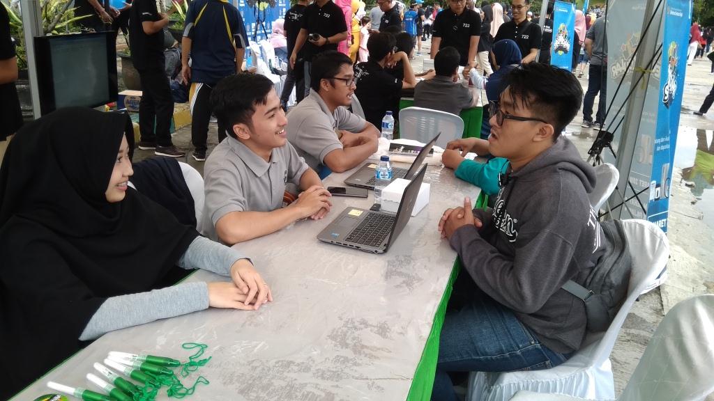 KPP Pratama Tenggarong membuka stand untuk konsultasi Wajib Pajak.