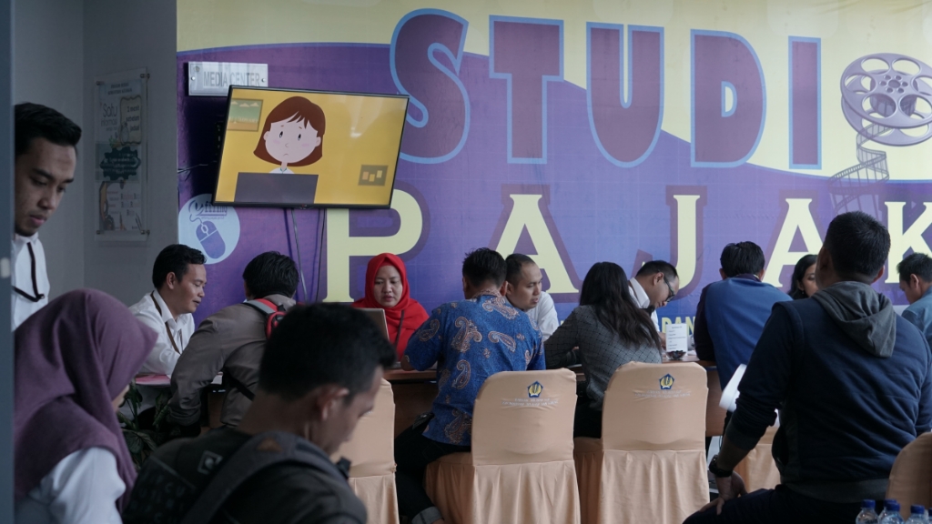 Wajib Pajak yang datang dari berbagai kalangan diantaranya untuk aktivasi e-FIN