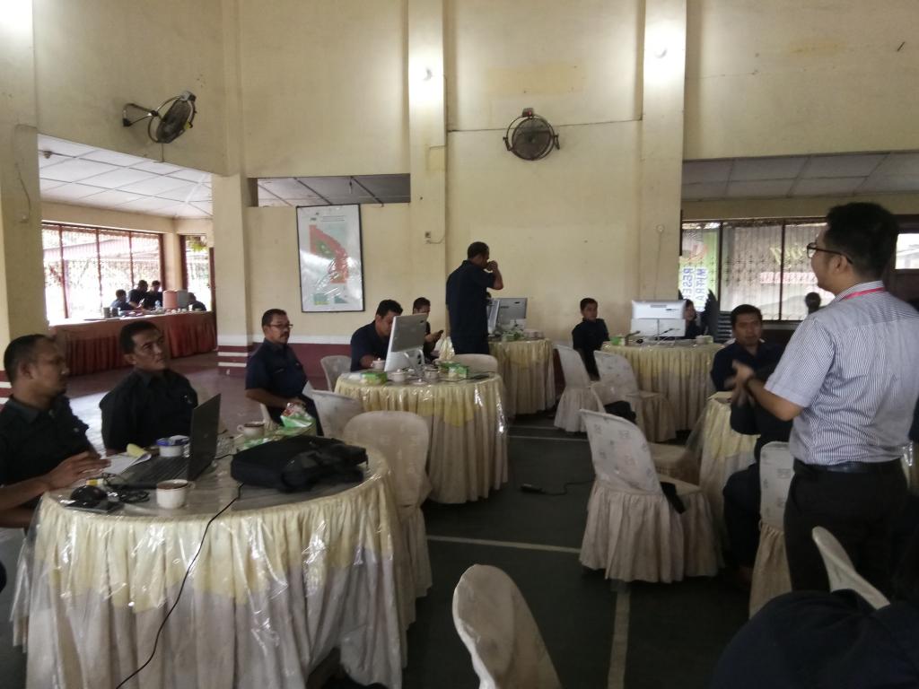 Peserta sosialisasi sangat serius dan fokus memperhatikan dan mendengarkan pemaparan materi sosialisasi