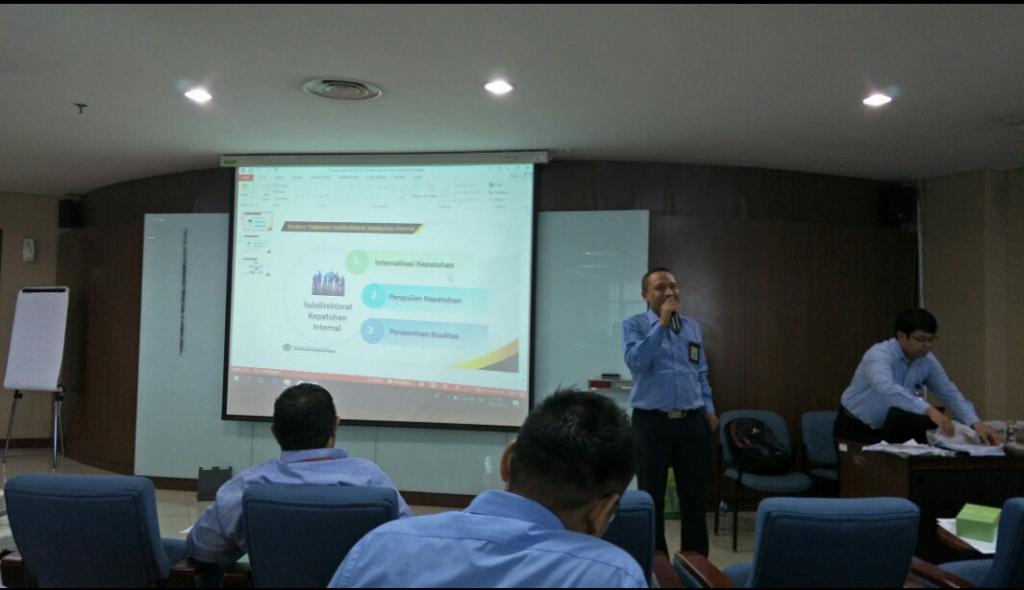 Narasumber Menjelaskan Materi Mengenai Pengendalian Intern Tingkat Entitas