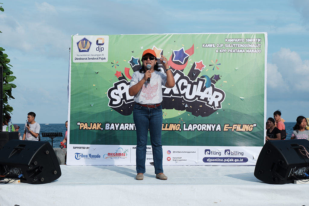 Kepala Kanwil DJP Suluttenggomalut saat memberikan sambutan