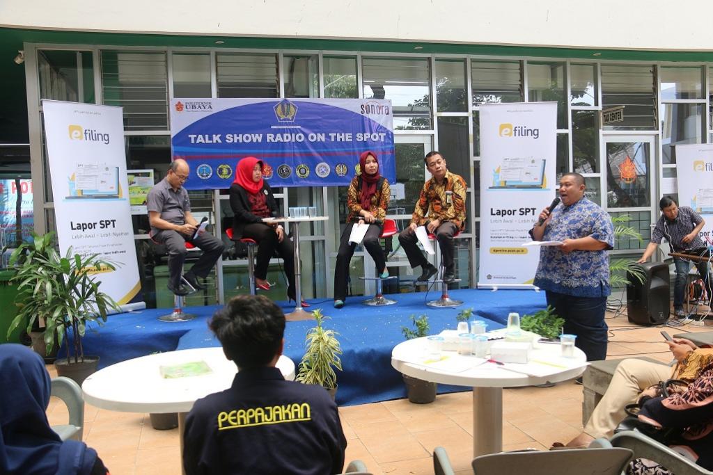 Talkshow Radio On The Spot di Politeknik Ubaya