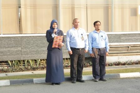 Pegawai Kanwil DJP Sumut I menjadi petugas apel.