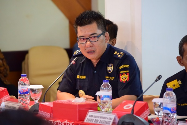 Penyampaian paparan dari Kanwil DJBC Kalbagsel terkait tim joint analysis