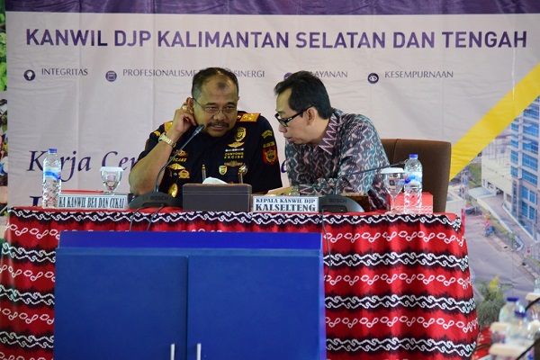 Tukar pendapat antara Kakanwil DJP Kalselteng dan Kakanwil DJBC Kalbagsel