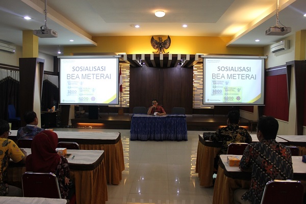 Materi Identifikasi meterai palsu dan program canvasing diisi oleh Kantor Pos
