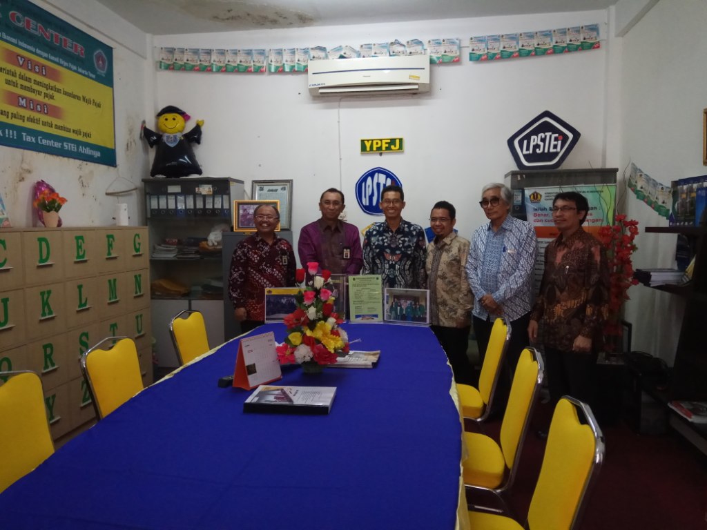 Ruang Tax Center Sekolah Tinggi Ilmu Ekonomi Indonesia
