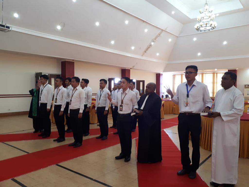 Pegawai KPP Pratama Timika Mengambil Sumpah Jabatan Sebagai PNS