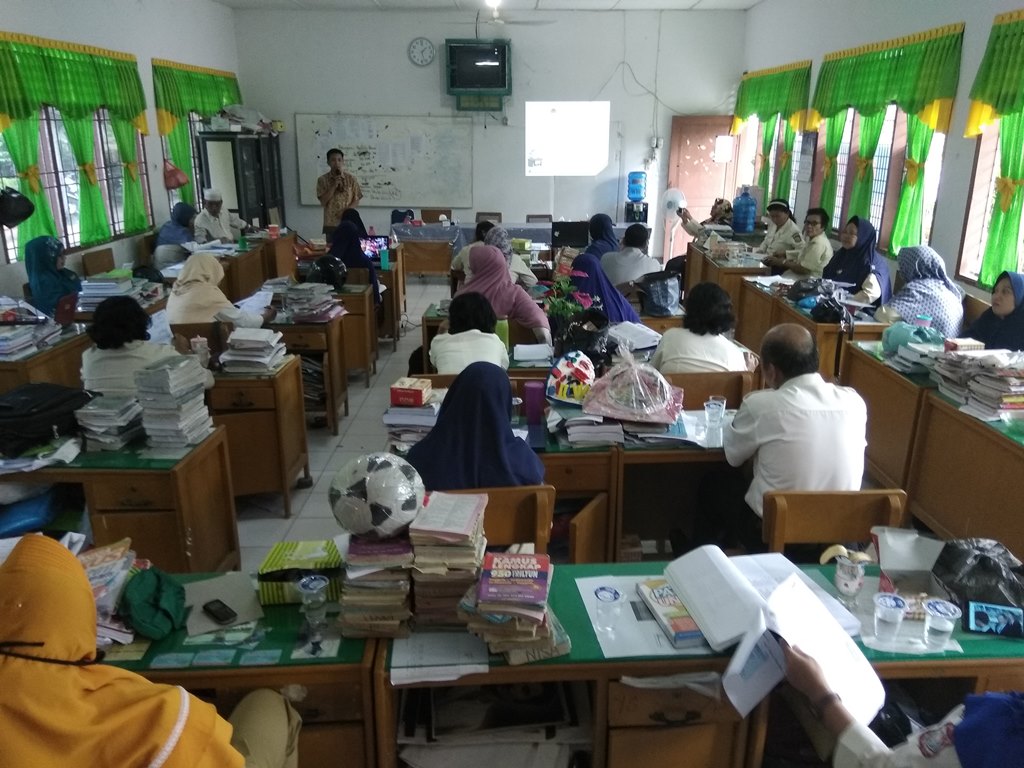 Penyampaian Materi oleh Febda Farian sekaligus memandu pengisian SPT Tahunan melalui e-Filing