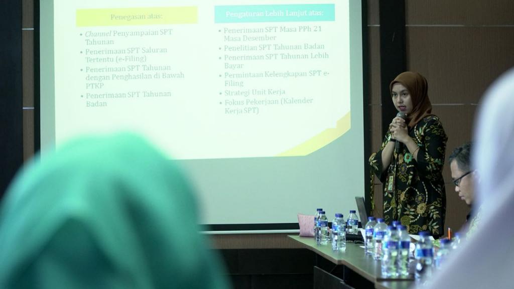 Sesi Penyampaian Materi Kebijakan Penerimaan dan Pengolahan SPT