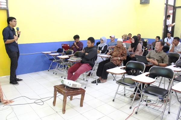 Para peserta antusias mengikuti acara 2