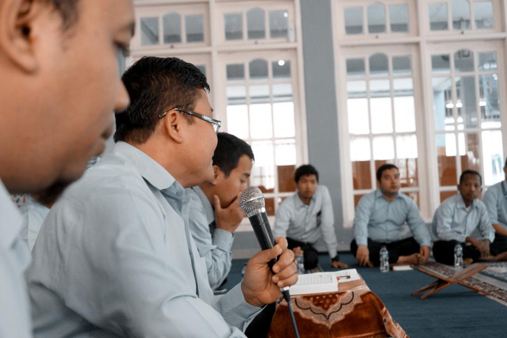 Kepala KPP Karawang Utara Agus Budisentosa memberikan sambutan