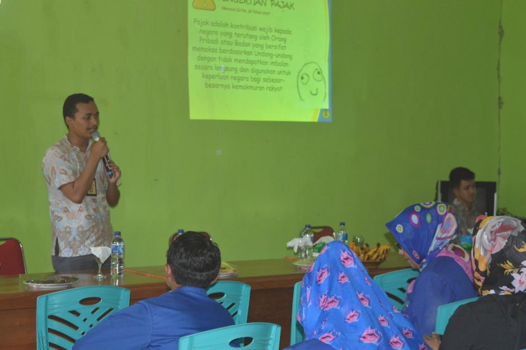 Penyampaian materi oleh pegawai KP2KP Limboto