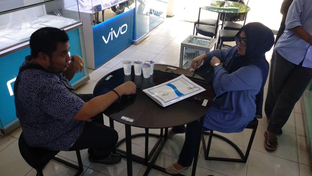 Petugas yang sedang mewawancarai wajib pajak terkait CV