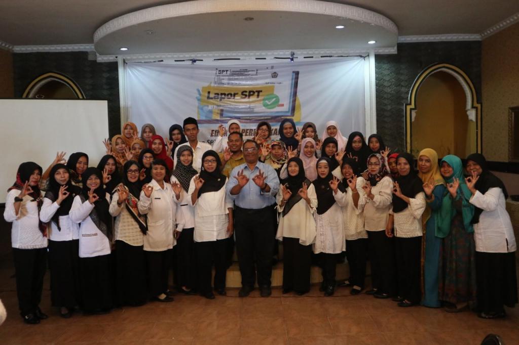 Para Peserta Berfoto Bersama Kepala KP2KP Sumenep