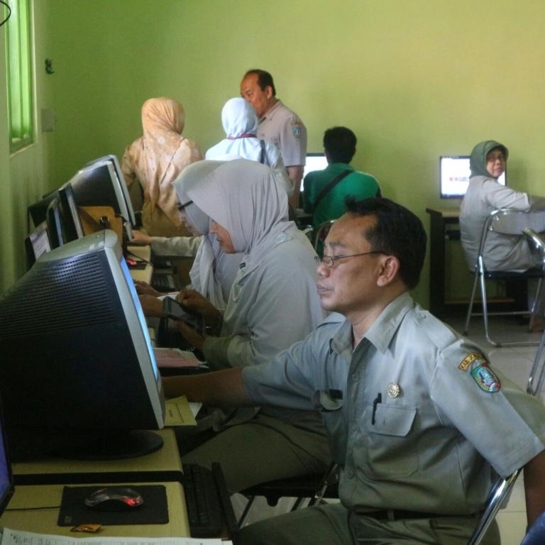 Antusisas Guru SMPN 1 Jombang untuk efling