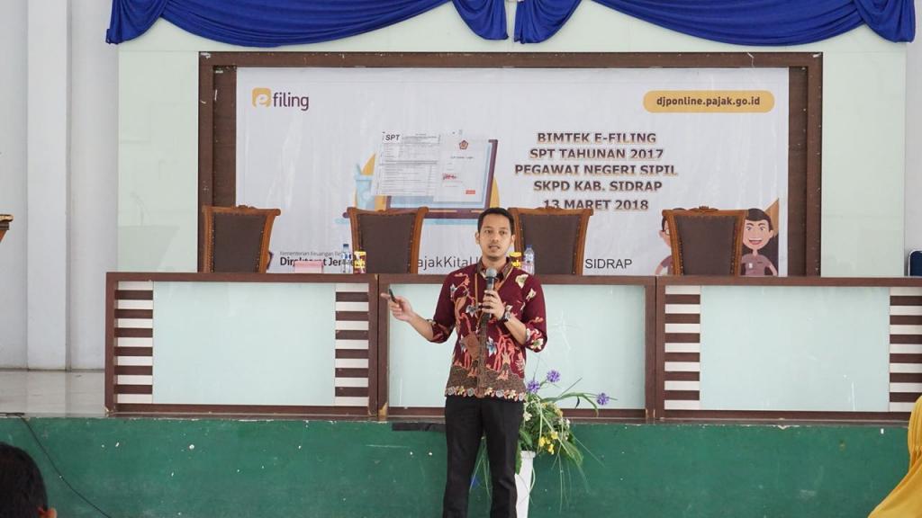 penyampaian materi oleh Account Representative dari KPP Pratama Parepare