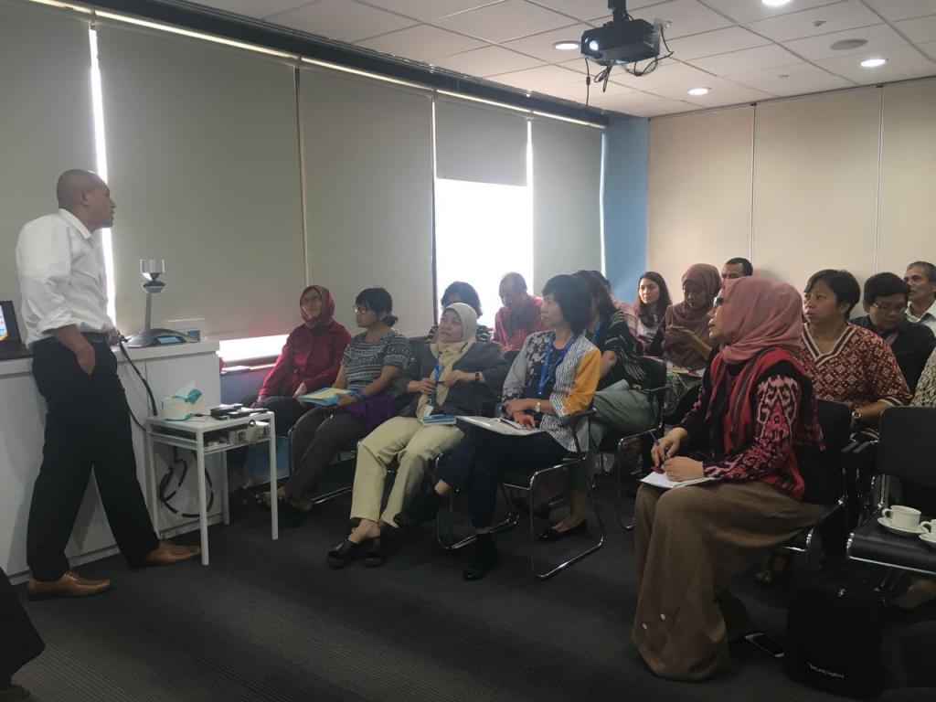 Senin (26/3) Kanwil Jakarta Khusus memberikan respon atas surat permintaan menghadirkan narasumber terkait tata cara pengisian efiling di kantor UNICEF, Gedung WTC 6, Lantai 10, Sudirman. Hadir sebagai pembicara adalah Kepala Seksi Pengawasan dan Konsultasi I, Made Widyartha beserta 2 orang Account representative (AR).