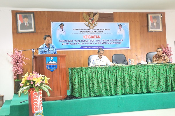 Wakil Bupati Manokwari, Edi Budoyo membuka acara sosialisasi