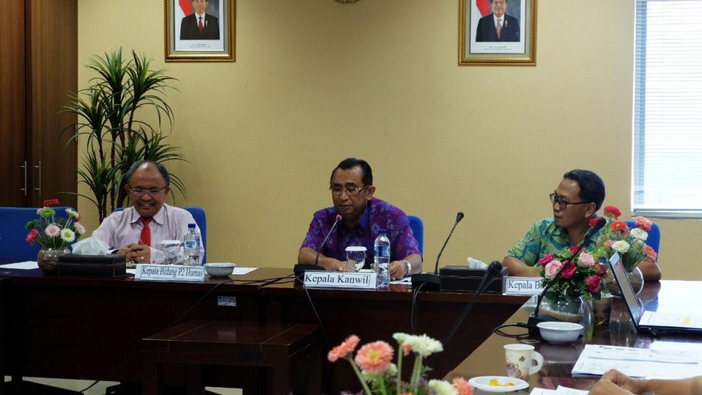 Kepala Kanwil DJP Jakarta Timur Harta Indra Tarigan membuka acara sosialisasi