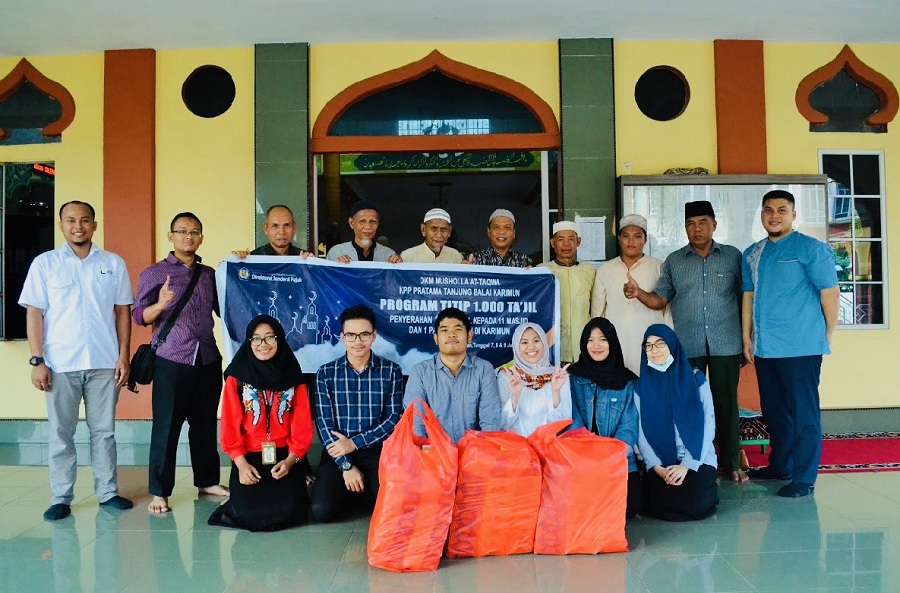 Rasa bahagia pengurus masjid Ibadurrahman ketika penyerahan makanan