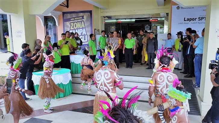 Tarian sambutan kepada Kapolda Papua Irjen Boy Rafli Amar sebagai salah satu tamu undangan VVIP.