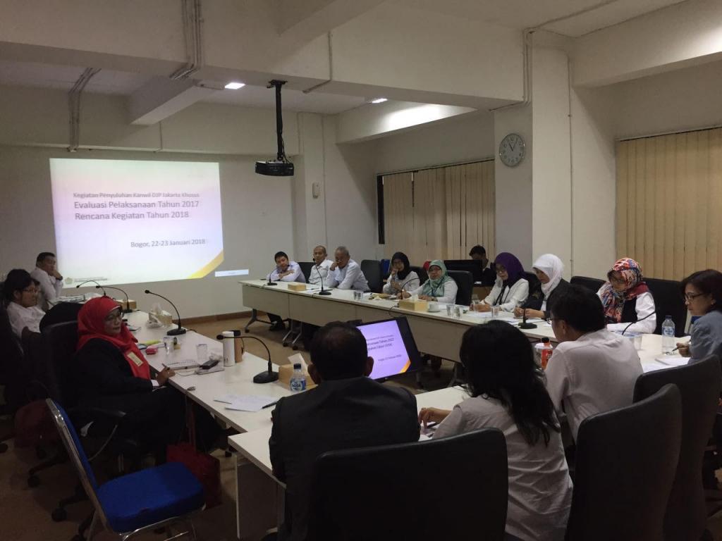 Agenda acara Forum P2HUmas adalah melakukan evaluasi pelaksanaan program kegaitan P2Humas tahun 2017