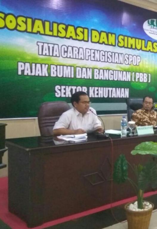 Salah satu pengurus APHI Kaltara bersama Fungsional Penilai KPP Pratama Tanjung Redeb