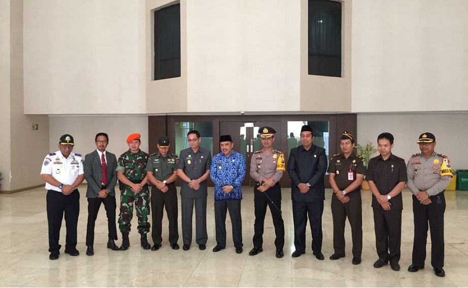 Foto bersama Bupati dan Wakil Bupati