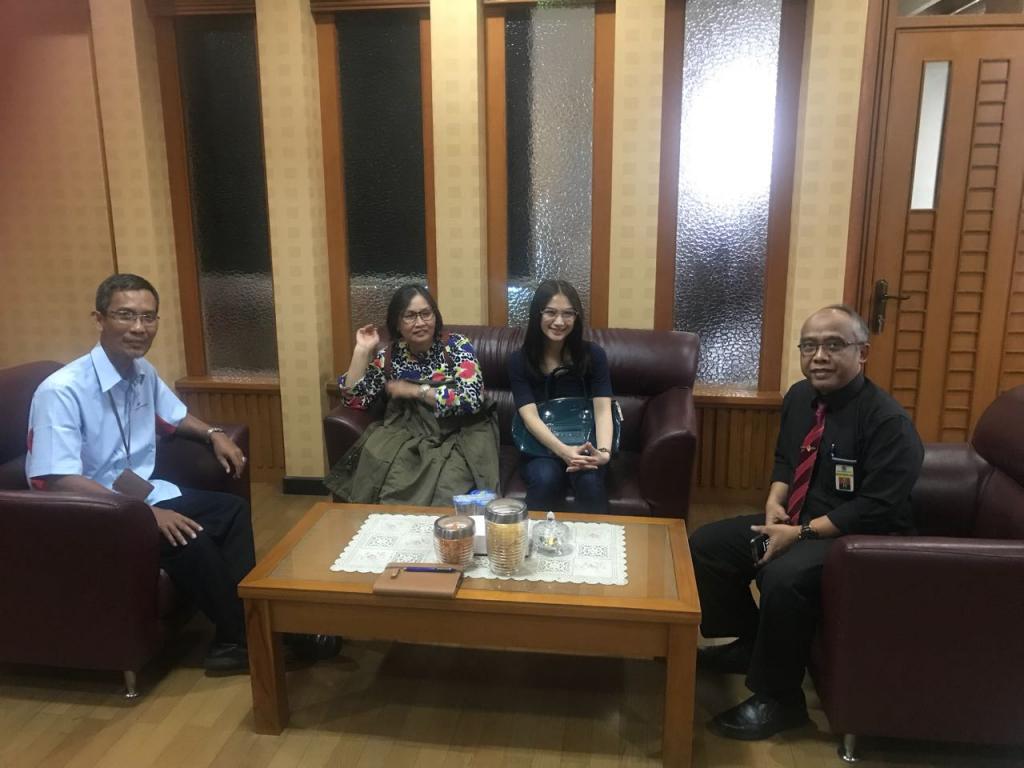 Bersama Kepala KPP Pratama Bandung Cicadas dan Kepala Seksi Ekstensifikasi dan Penyuluhan.