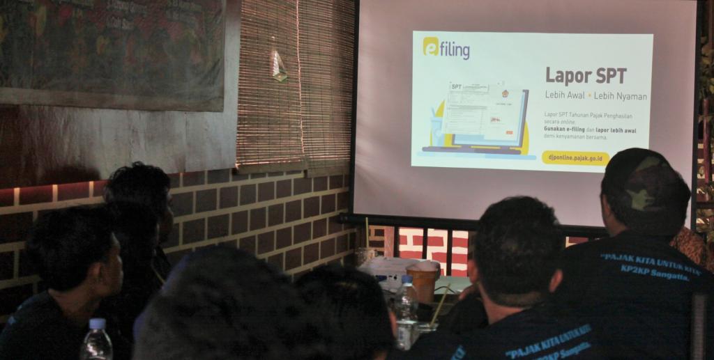 para peserta yang lagi menyimak pemaparan materi