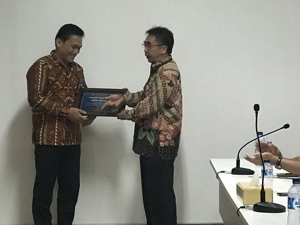 Pemberian Apresiasi kepada KPP PMA Satu sebagai KPP berkinerja terbaik dalam mendukung terlaksananya program kegiatan P2Humas tahun 2017.