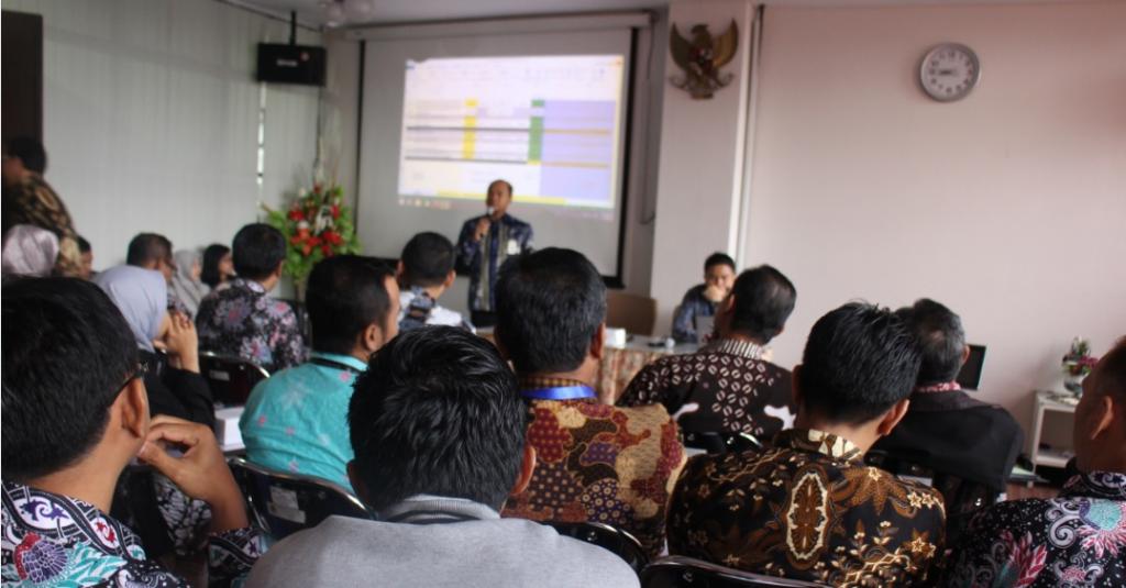 Kepala Kantor KPP Balikpapan saat memberikan pengarahan