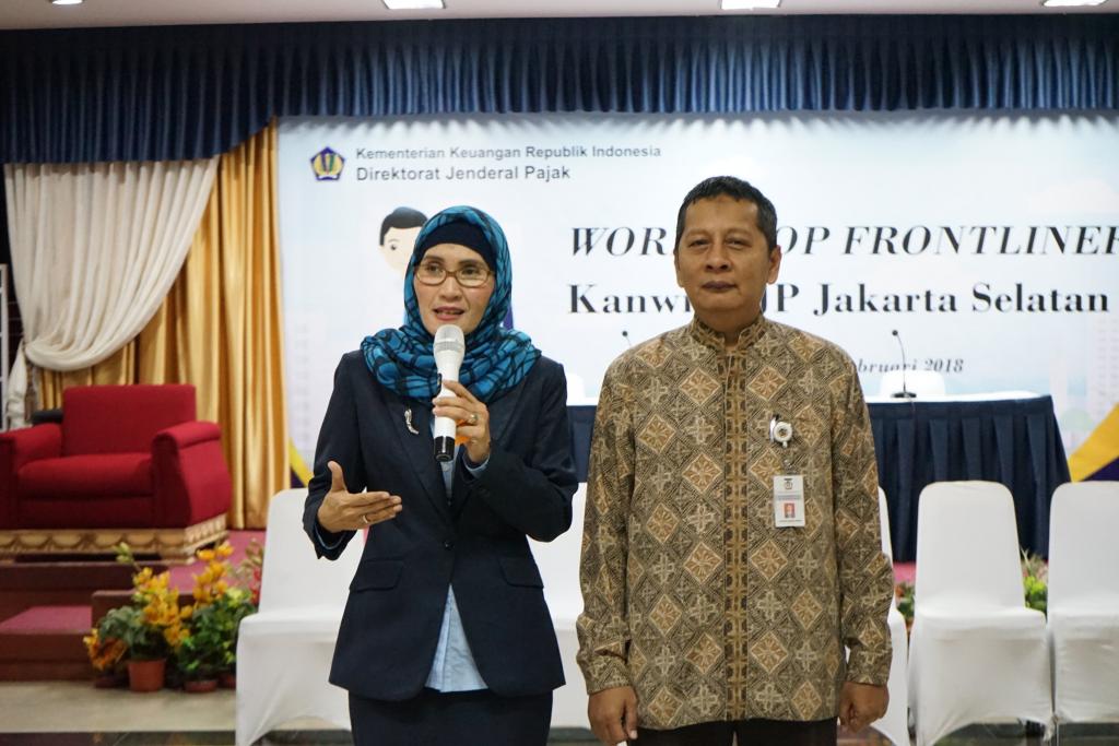 Narasumber workshop frontliner, Herru Widiatmanti dan Taufik Nurachman